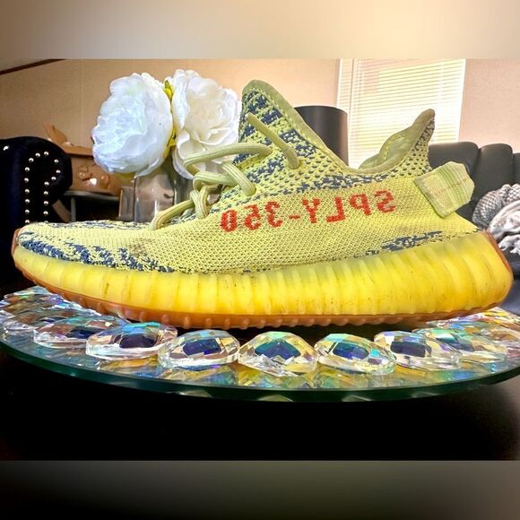 Adidas Yeezy Boost 350 V2 Semi Frozen Yellow - Size 4 Junior (Women's 5.5) - Picture 3 of 16